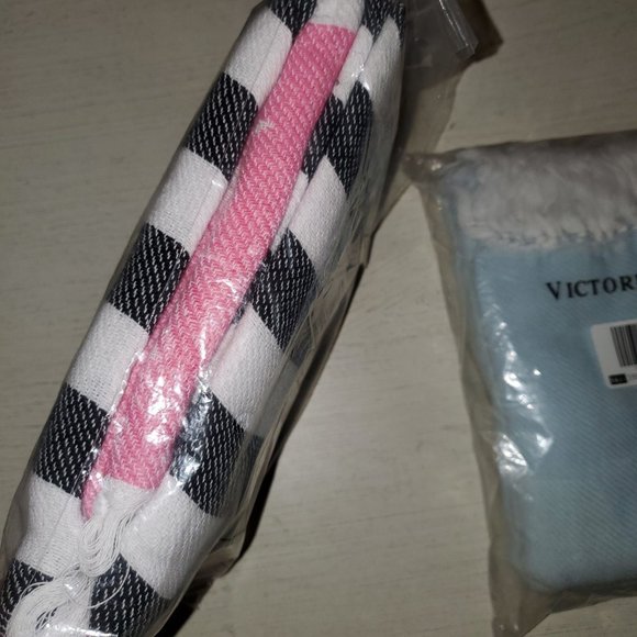 Victoria's Secret Throw blanket/Beach Blanket/Swim Cover/ Wrap NEW - Picture 6 of 6